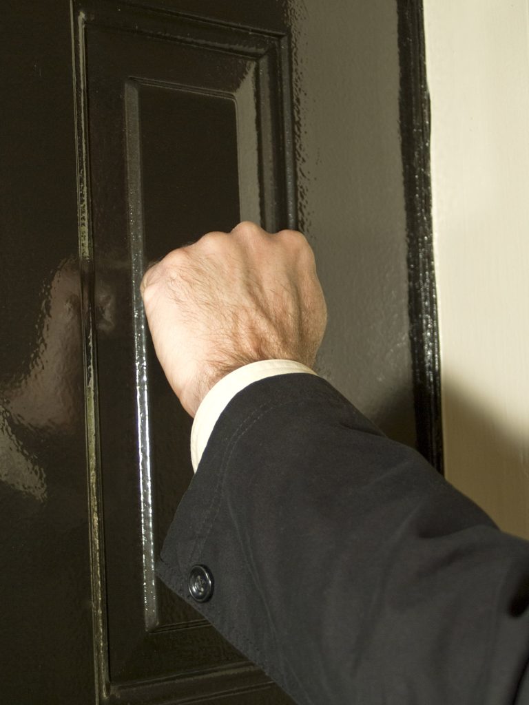 Détective privé pour remettre un acte juridique